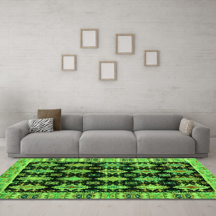 Machine Washable Abstract Green Modern Area Rugs in a Living Room,, wshabs4635grn