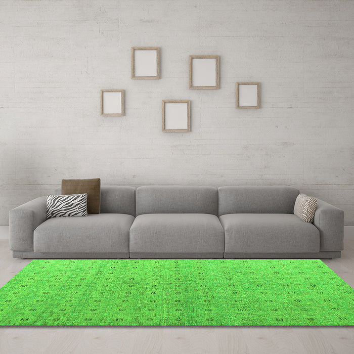 Machine Washable Abstract Green Modern Area Rugs in a Living Room,, wshabs4643grn