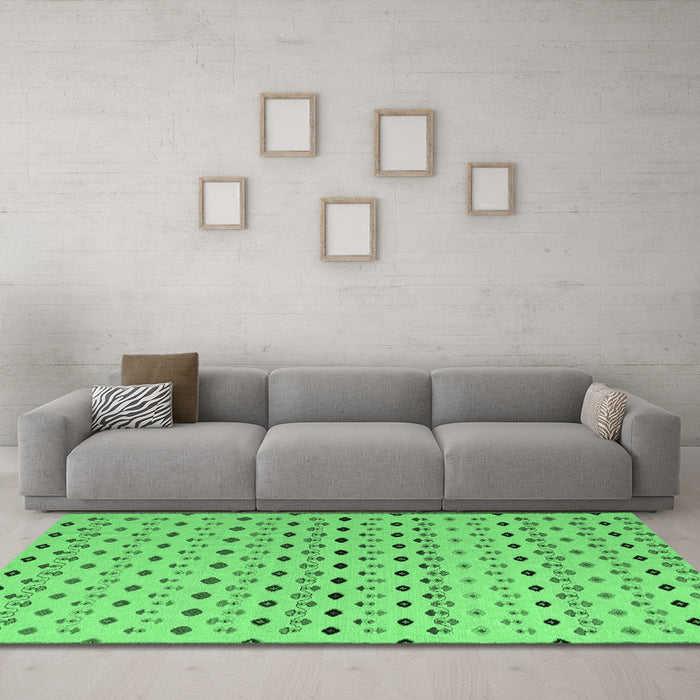 Machine Washable Solid Emerald Green Modern Area Rugs in a Living Room,, wshabs4671emgrn