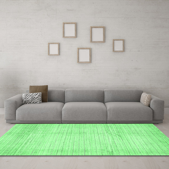 Machine Washable Solid Emerald Green Modern Area Rugs in a Living Room,, wshabs467emgrn