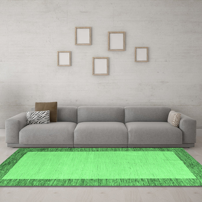 Machine Washable Solid Emerald Green Modern Area Rugs in a Living Room,, wshabs4685emgrn
