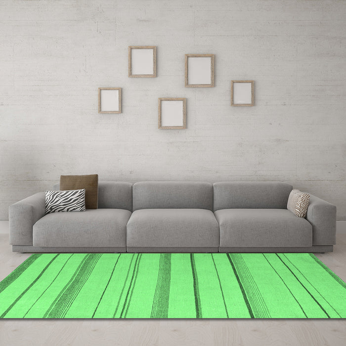 Machine Washable Solid Emerald Green Modern Area Rugs in a Living Room,, wshabs4700emgrn