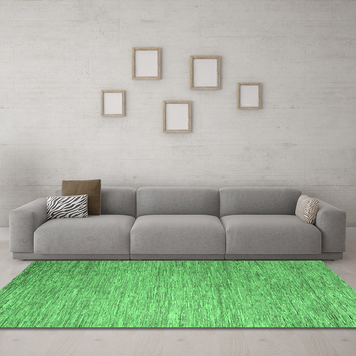 Machine Washable Solid Emerald Green Modern Area Rugs in a Living Room,, wshabs4705emgrn
