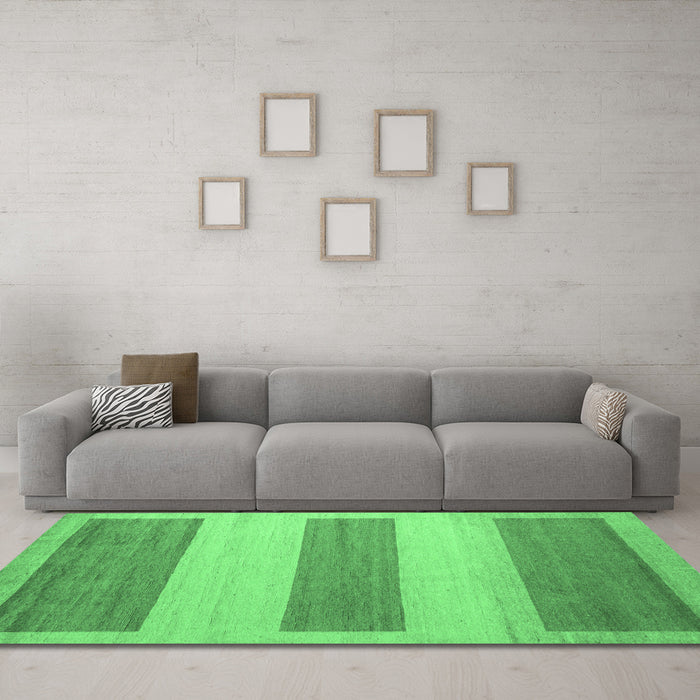 Machine Washable Solid Emerald Green Modern Area Rugs in a Living Room,, wshabs4719emgrn