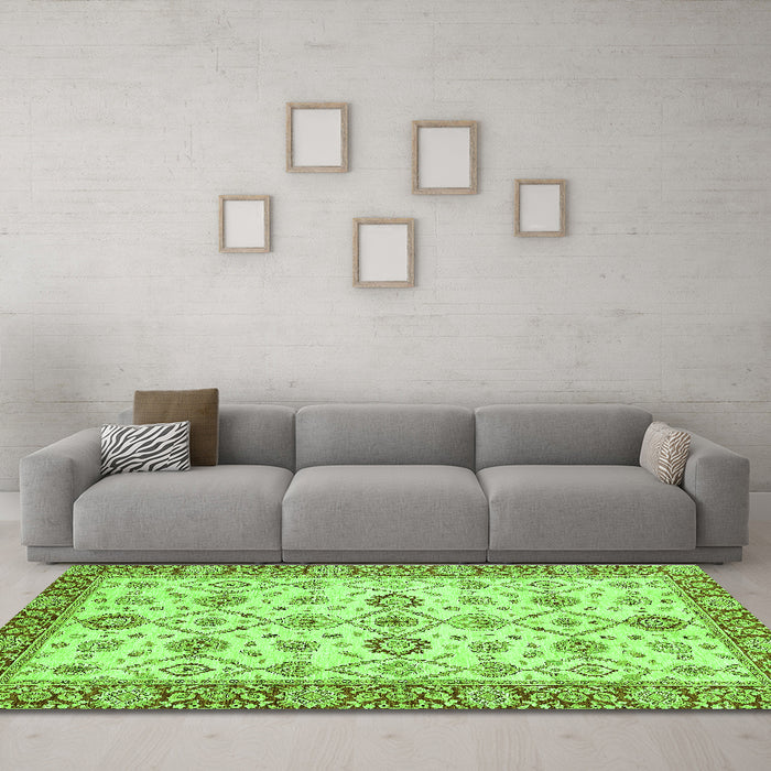Machine Washable Oriental Green Traditional Area Rugs in a Living Room,, wshabs471grn