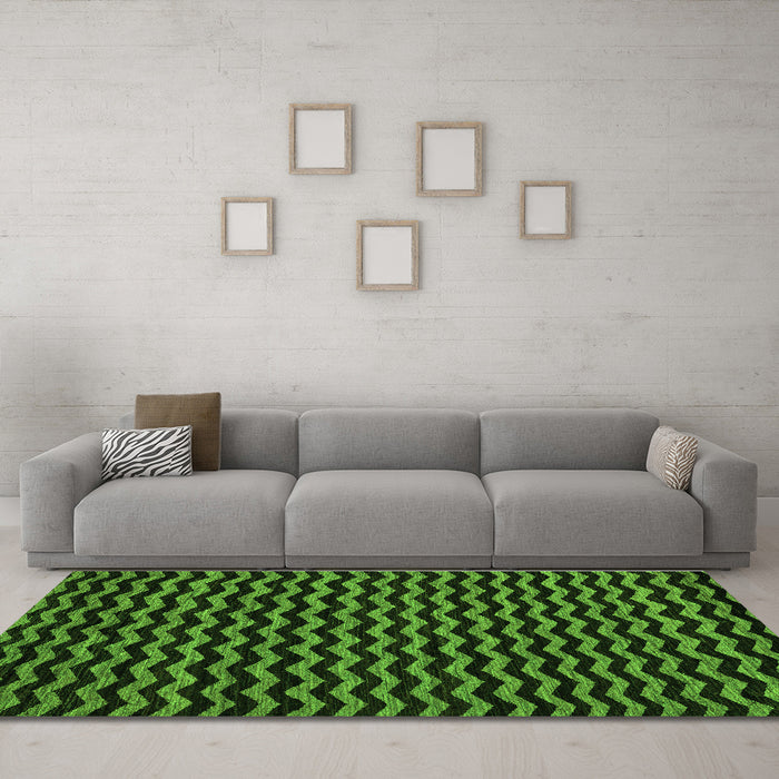 Machine Washable Abstract Green Modern Area Rugs in a Living Room,, wshabs4720grn