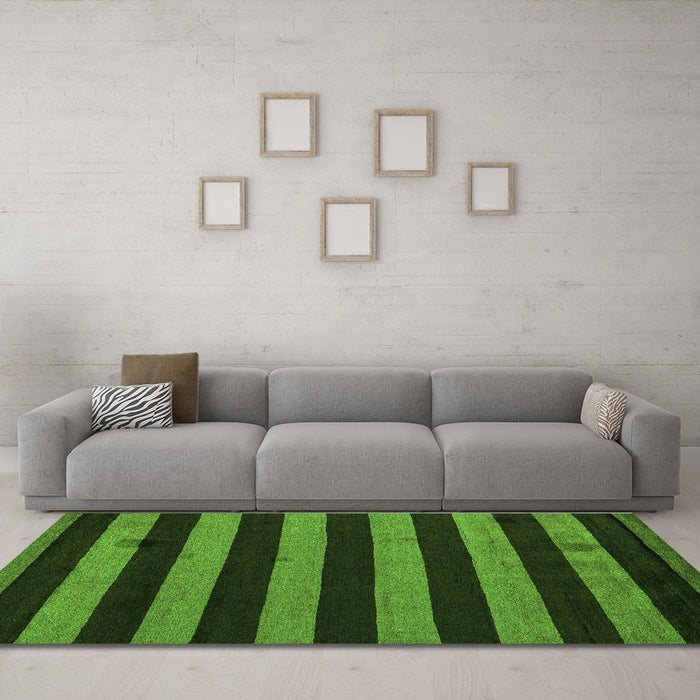 Machine Washable Oriental Green Modern Area Rugs in a Living Room,, wshabs4721grn