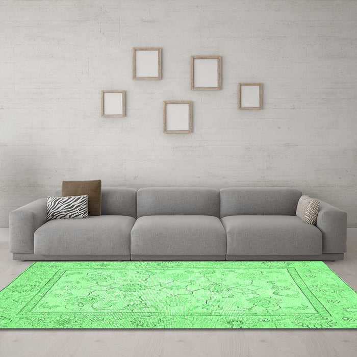 Machine Washable Oriental Emerald Green Traditional Area Rugs in a Living Room,, wshabs472emgrn