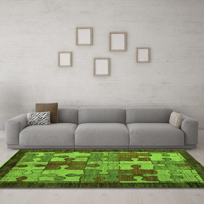 Machine Washable Abstract Green Modern Area Rugs in a Living Room,, wshabs4735grn