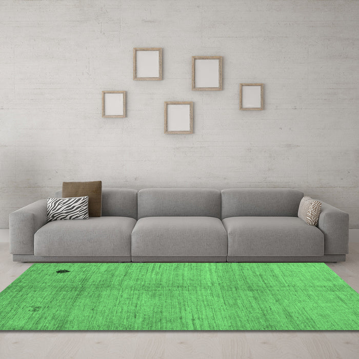 Machine Washable Abstract Emerald Green Modern Area Rugs in a Living Room,, wshabs4738emgrn