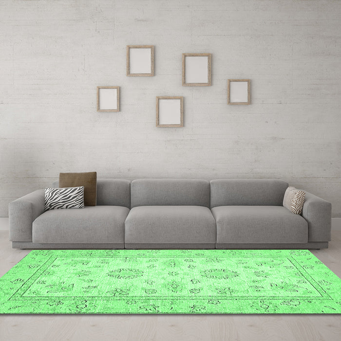 Machine Washable Oriental Emerald Green Traditional Area Rugs in a Living Room,, wshabs474emgrn