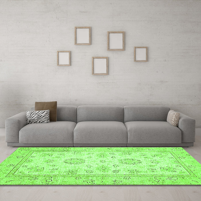 Machine Washable Oriental Green Traditional Area Rugs in a Living Room,, wshabs474grn
