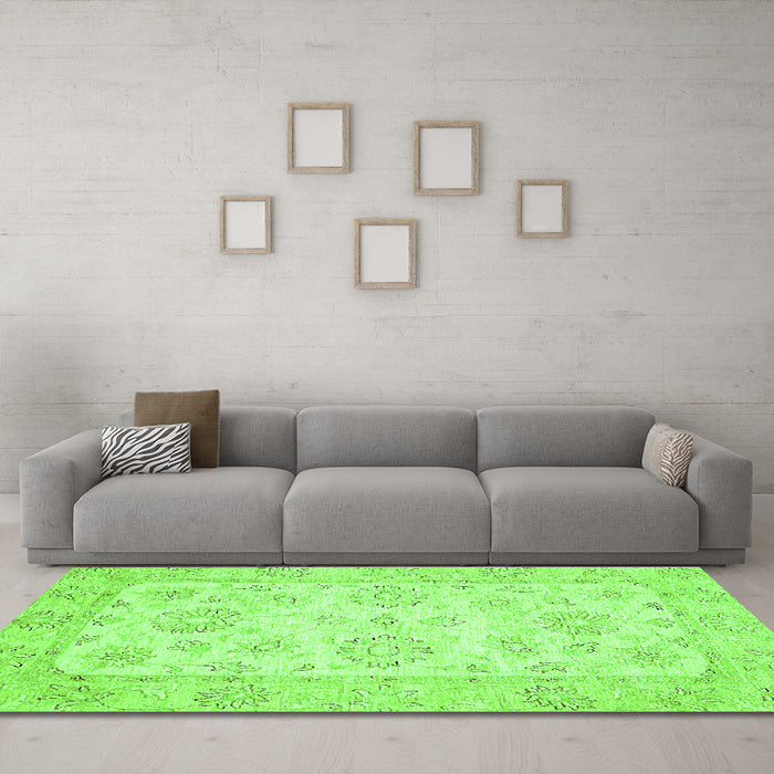 Machine Washable Oriental Green Traditional Area Rugs in a Living Room,, wshabs475grn