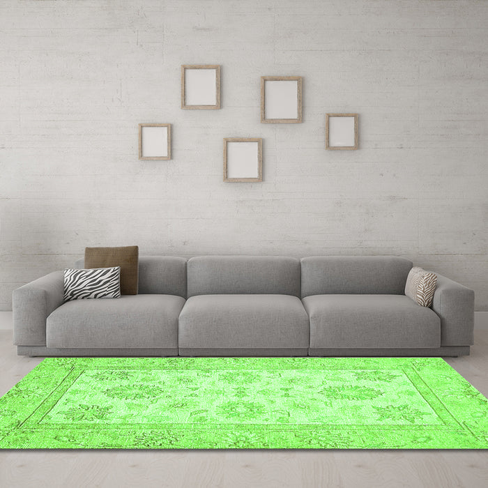 Machine Washable Oriental Green Traditional Area Rugs in a Living Room,, wshabs476grn