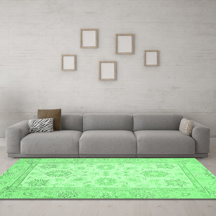 Machine Washable Oriental Emerald Green Traditional Area Rugs in a Living Room,, wshabs476emgrn