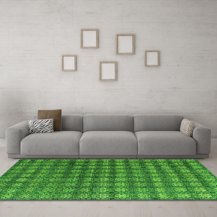 Machine Washable Oriental Green Modern Area Rugs in a Living Room,, wshabs4771grn