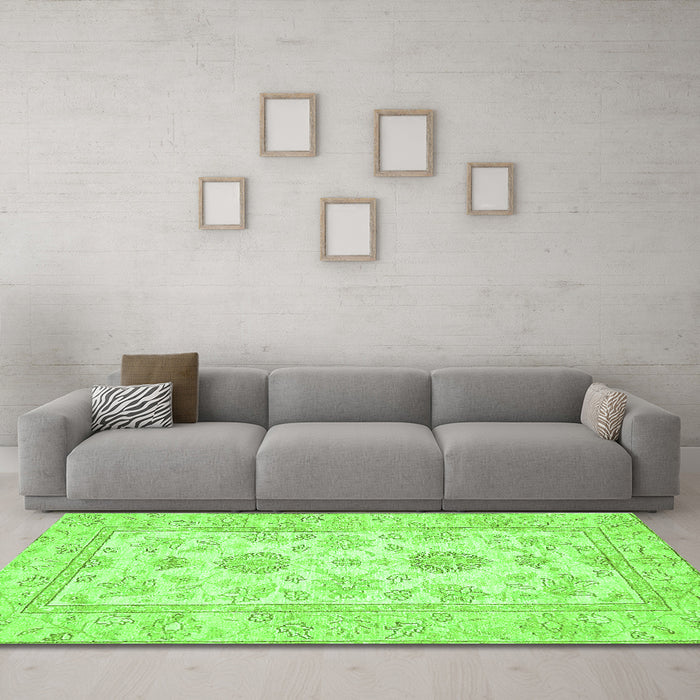 Machine Washable Oriental Green Traditional Area Rugs in a Living Room,, wshabs477grn