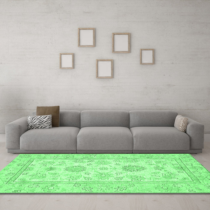 Machine Washable Oriental Emerald Green Traditional Area Rugs in a Living Room,, wshabs477emgrn
