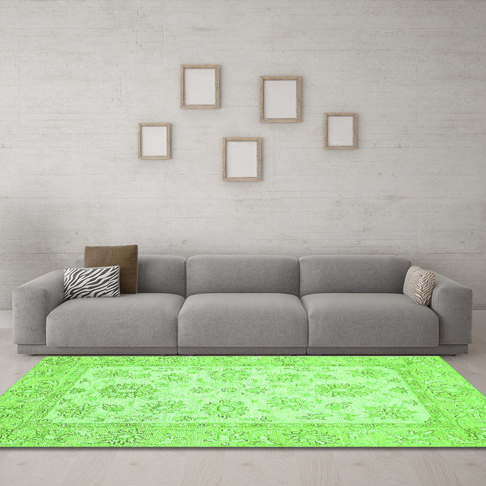 Machine Washable Oriental Green Traditional Area Rugs in a Living Room,, wshabs478grn