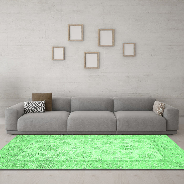 Machine Washable Oriental Emerald Green Traditional Area Rugs in a Living Room,, wshabs478emgrn