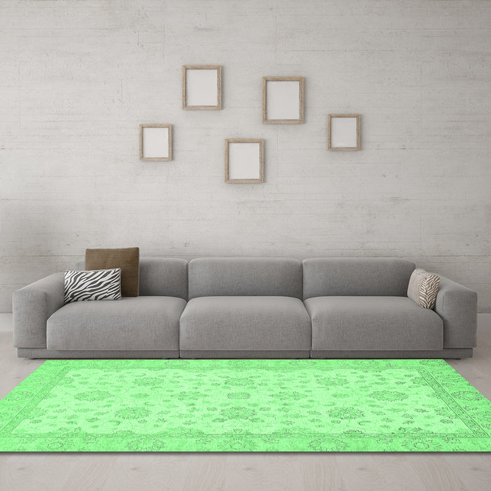 Machine Washable Oriental Emerald Green Traditional Area Rugs in a Living Room,, wshabs480emgrn
