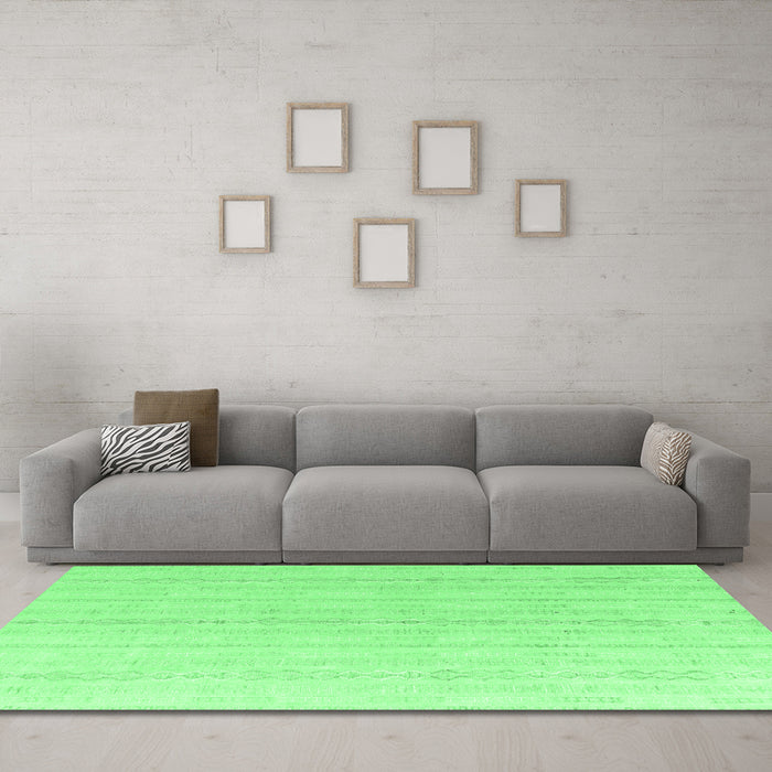 Machine Washable Solid Emerald Green Modern Area Rugs in a Living Room,, wshabs4812emgrn