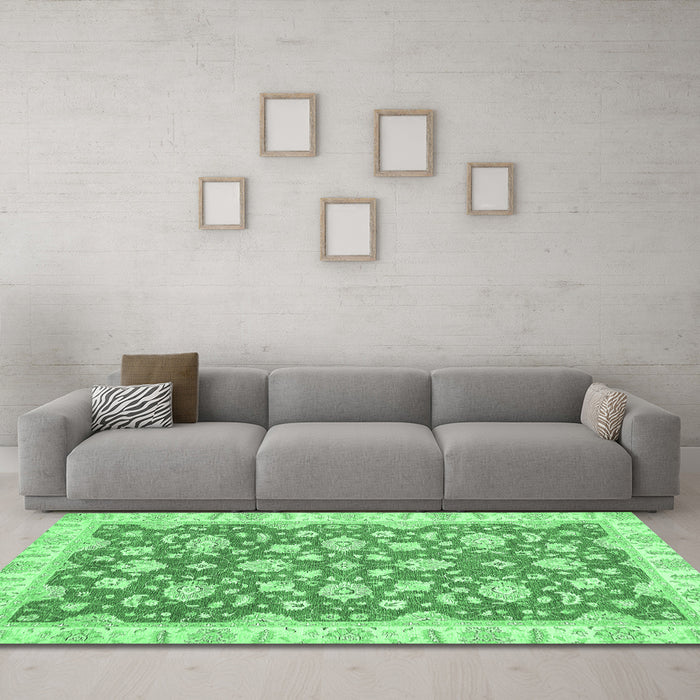 Machine Washable Oriental Emerald Green Traditional Area Rugs in a Living Room,, wshabs484emgrn
