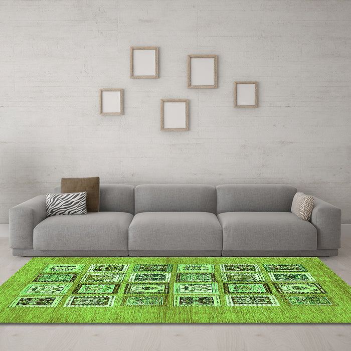 Machine Washable Abstract Green Modern Area Rugs in a Living Room,, wshabs486grn