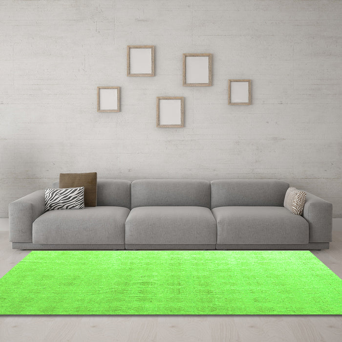 Machine Washable Abstract Green Modern Area Rugs in a Living Room,, wshabs4879grn