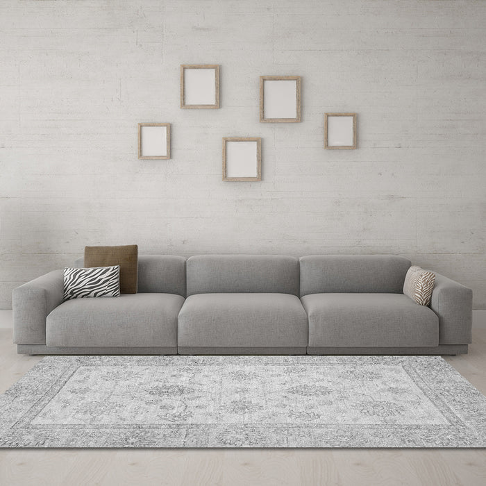 Machine Washable Oriental Gray Traditional Rug in a Living Room,, wshabs496gry