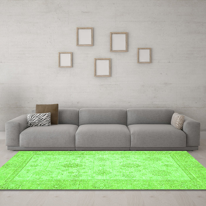 Machine Washable Oriental Green Traditional Area Rugs in a Living Room,, wshabs496grn