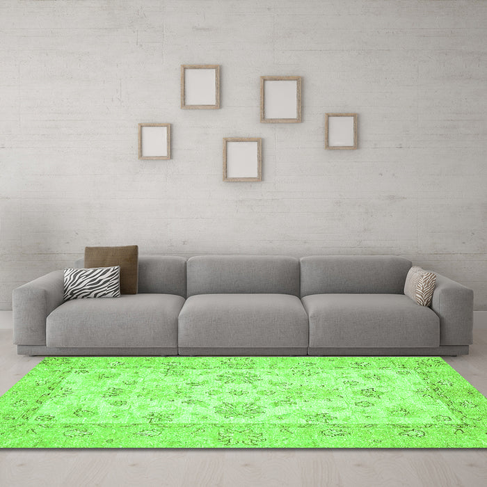 Machine Washable Oriental Green Traditional Area Rugs in a Living Room,, wshabs497grn