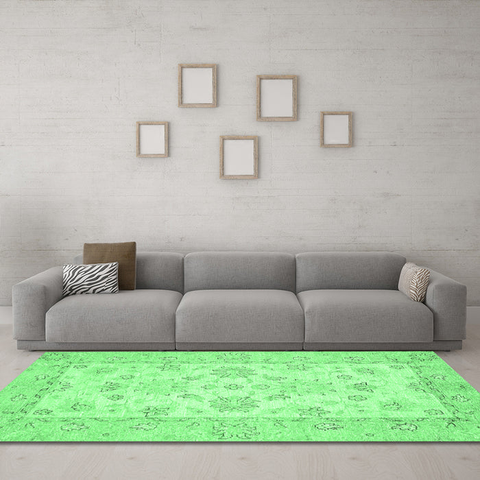 Machine Washable Oriental Emerald Green Traditional Area Rugs in a Living Room,, wshabs497emgrn