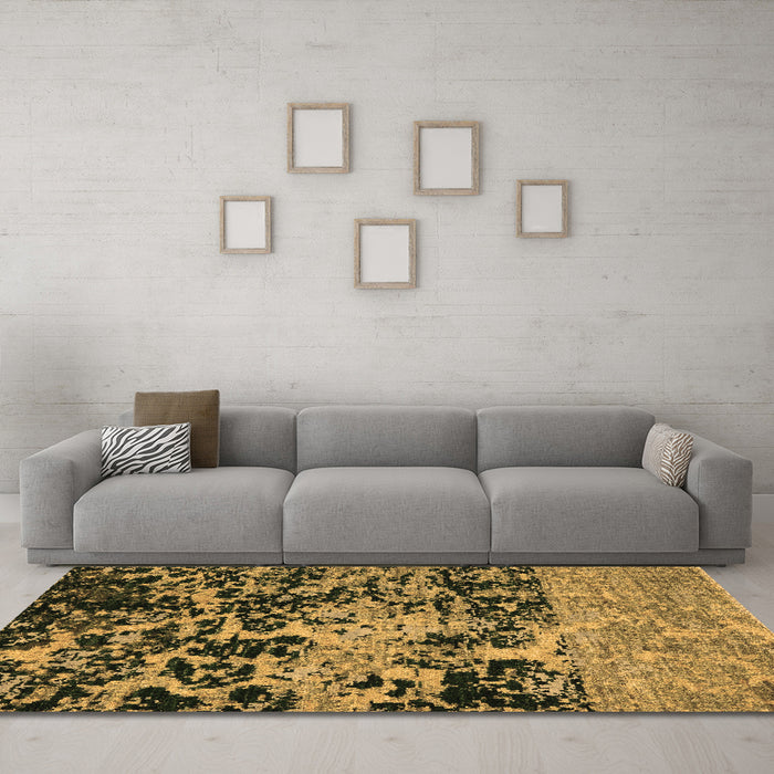 Machine Washable Abstract Brown Modern Rug in a Living Room,, wshabs4987brn