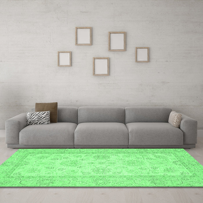 Machine Washable Oriental Emerald Green Traditional Area Rugs in a Living Room,, wshabs499emgrn