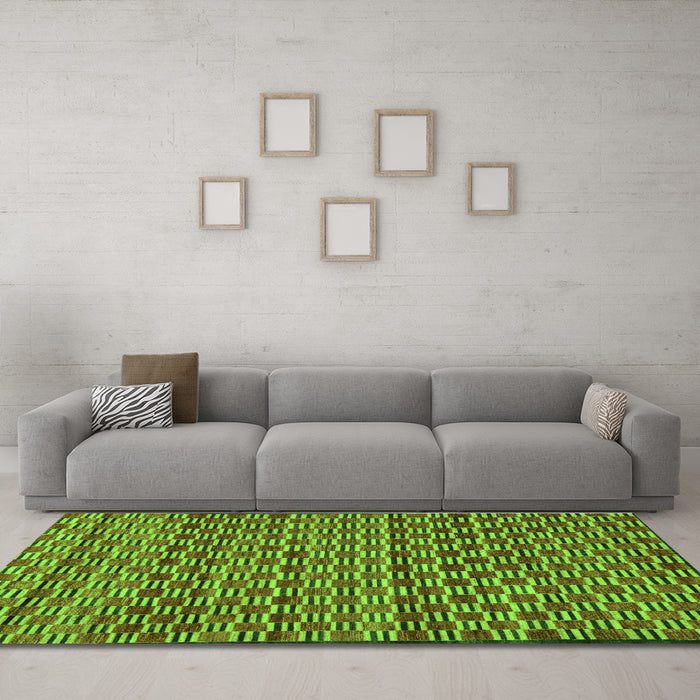 Machine Washable Abstract Green Modern Area Rugs in a Living Room,, wshabs4grn
