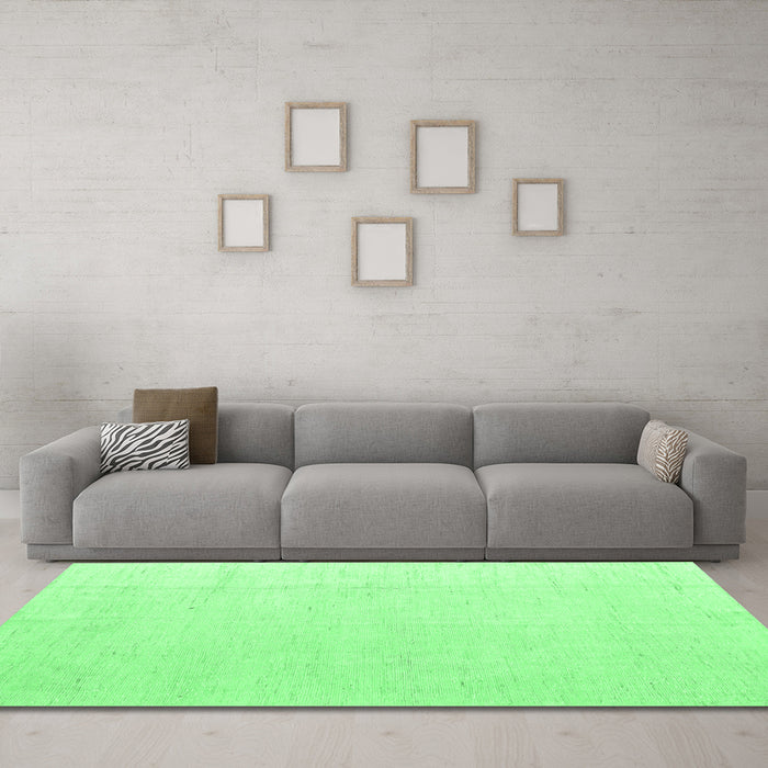 Machine Washable Solid Emerald Green Modern Area Rugs in a Living Room,, wshabs5004emgrn
