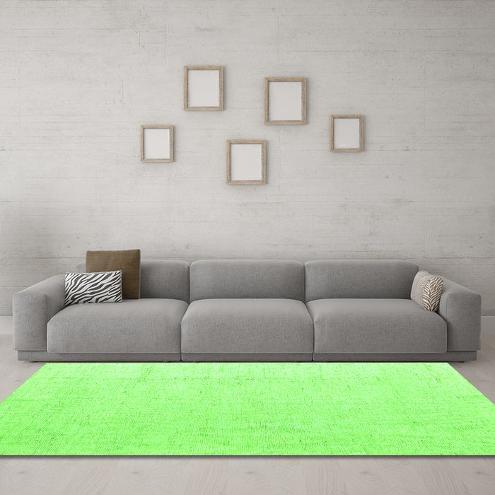 Machine Washable Solid Green Modern Area Rugs in a Living Room,, wshabs5004grn