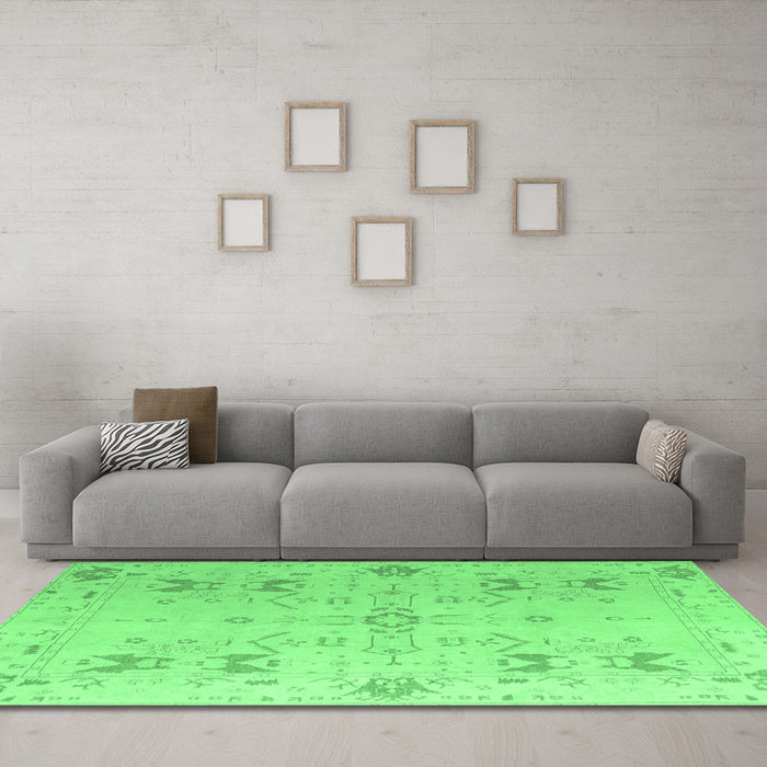 Machine Washable Oriental Emerald Green Traditional Area Rugs in a Living Room,, wshabs5008emgrn
