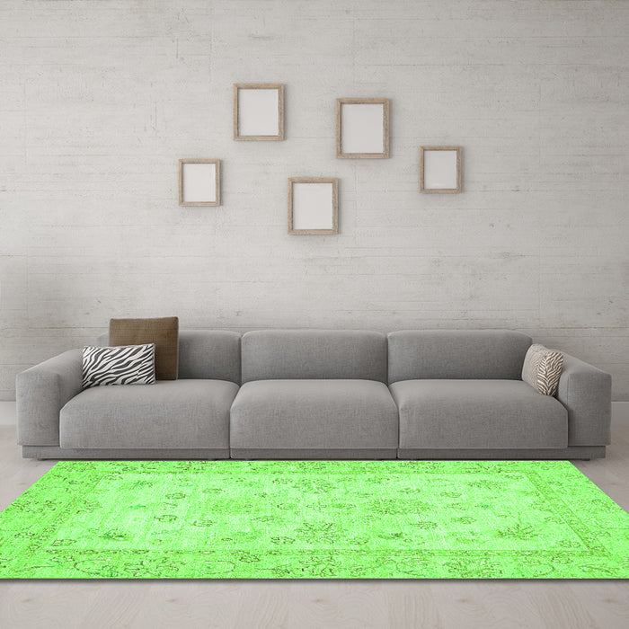 Machine Washable Oriental Green Traditional Area Rugs in a Living Room,, wshabs500grn