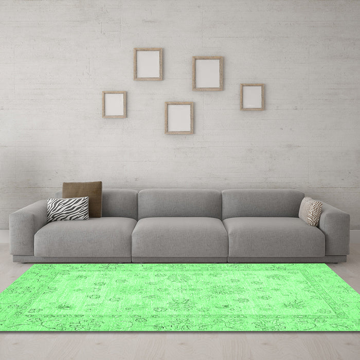 Machine Washable Oriental Emerald Green Traditional Area Rugs in a Living Room,, wshabs500emgrn