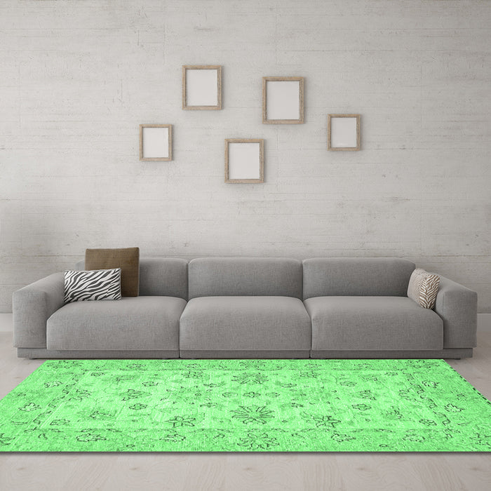 Machine Washable Oriental Emerald Green Traditional Area Rugs in a Living Room,, wshabs501emgrn