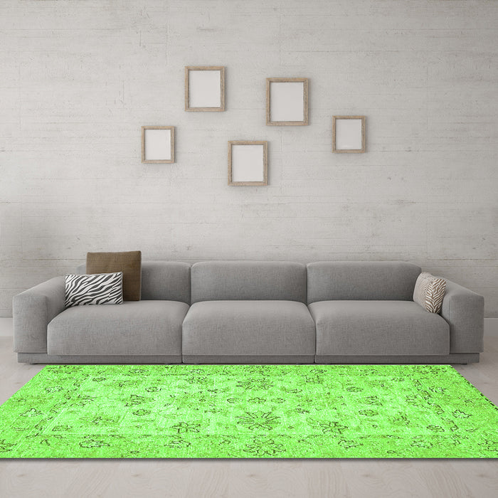 Machine Washable Oriental Green Traditional Area Rugs in a Living Room,, wshabs501grn