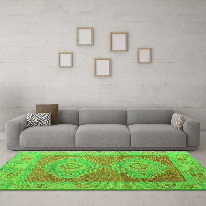 Machine Washable Oriental Green Modern Area Rugs in a Living Room,, wshabs5023grn
