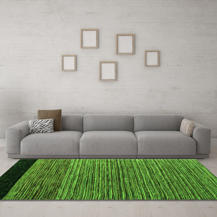 Machine Washable Oriental Green Modern Area Rugs in a Living Room,, wshabs5032grn