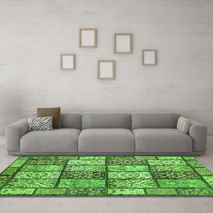 Machine Washable Abstract Green Modern Area Rugs in a Living Room,, wshabs504grn