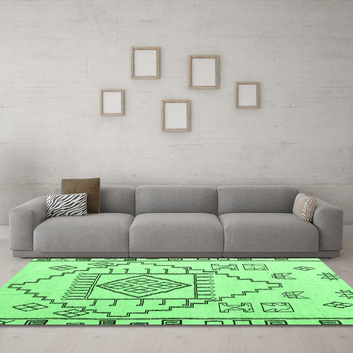 Machine Washable Solid Emerald Green Modern Area Rugs in a Living Room,, wshabs5071emgrn