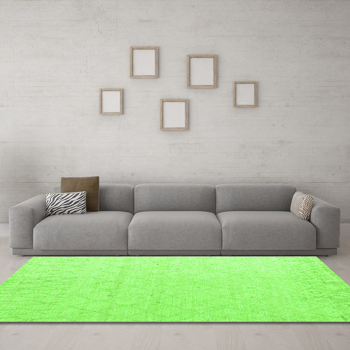Machine Washable Solid Green Modern Area Rugs in a Living Room,, wshabs5072grn