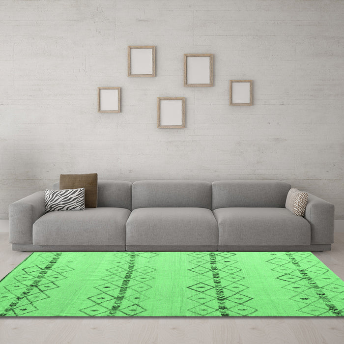 Machine Washable Solid Emerald Green Modern Area Rugs in a Living Room,, wshabs5074emgrn