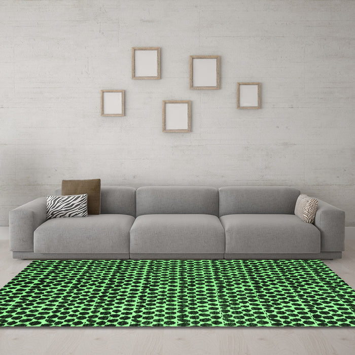 Machine Washable Abstract Emerald Green Modern Area Rugs in a Living Room,, wshabs5077emgrn